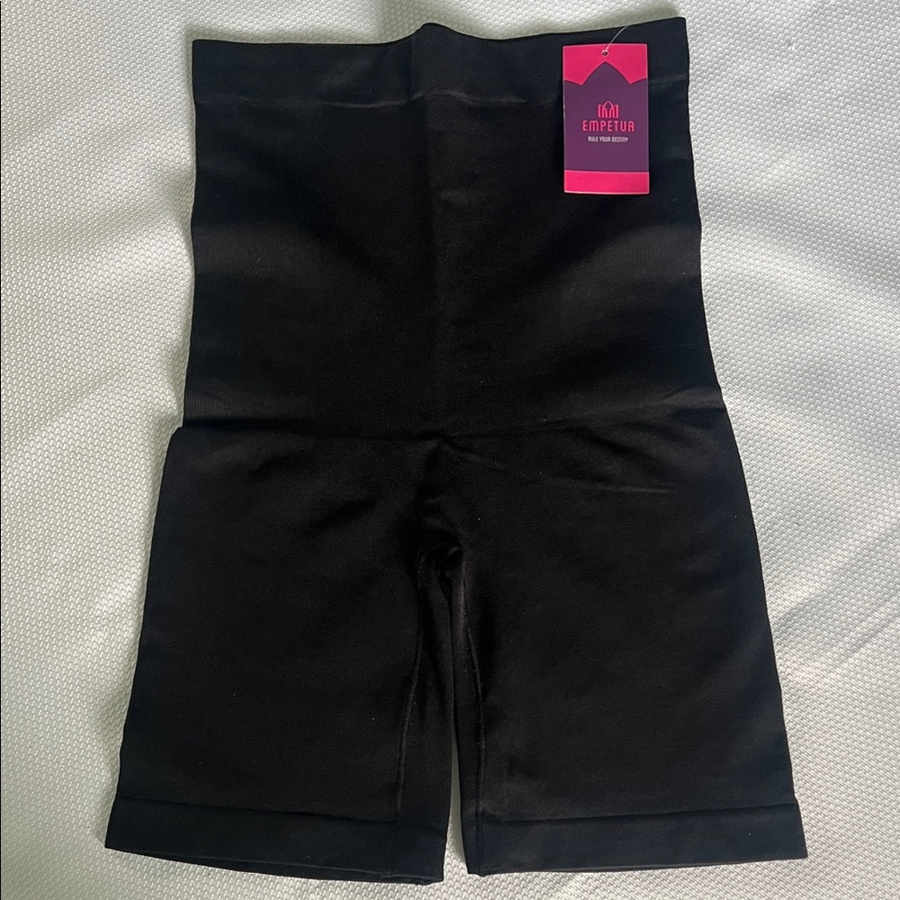 Black High-Waisted Shaper Shorts. Empetua. M/L